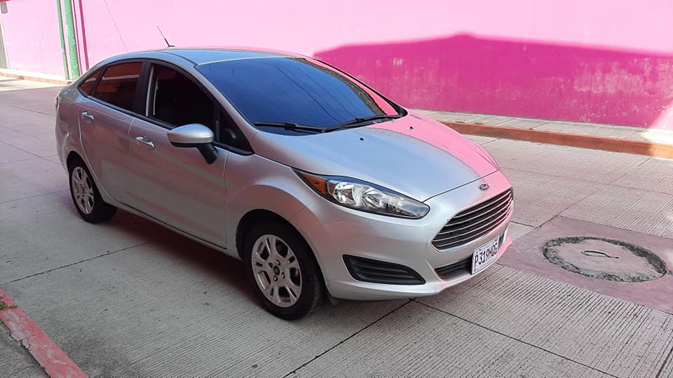 Ford fiesta automático modelo 17 tel 52510797