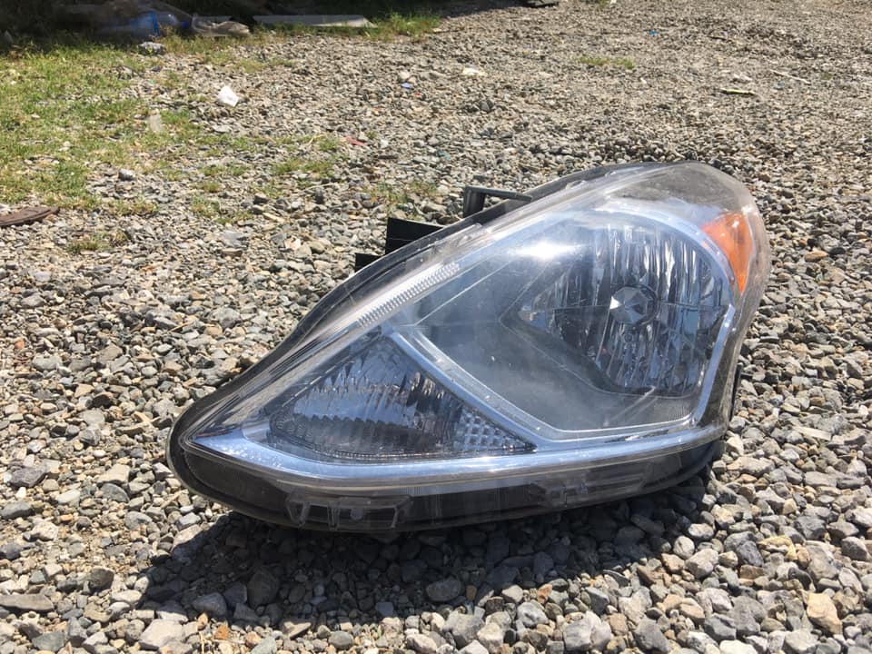 Silvin de lado izquierdor Nissan Versa 15-17