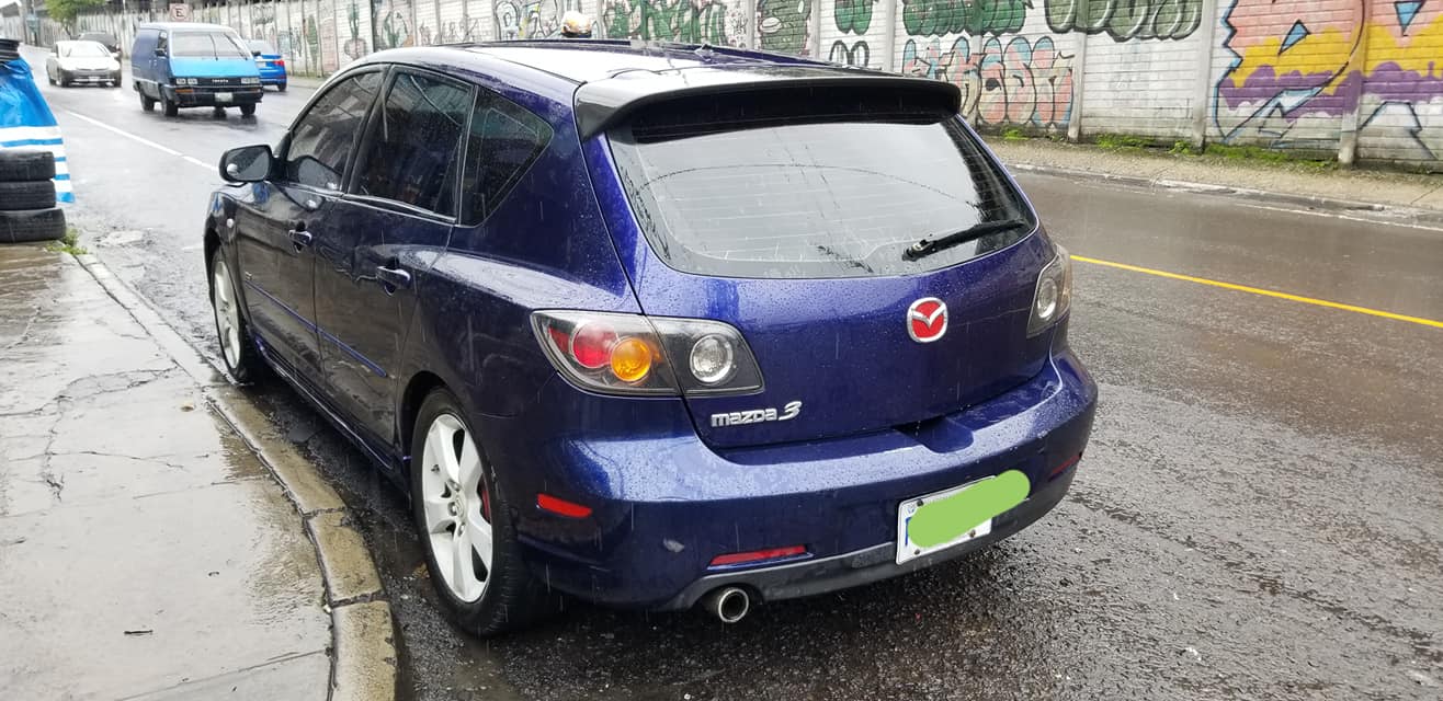 vendo Mazda 3 modelo 2005 Motor 2.3 automático Papeles en orden detalles esteticos