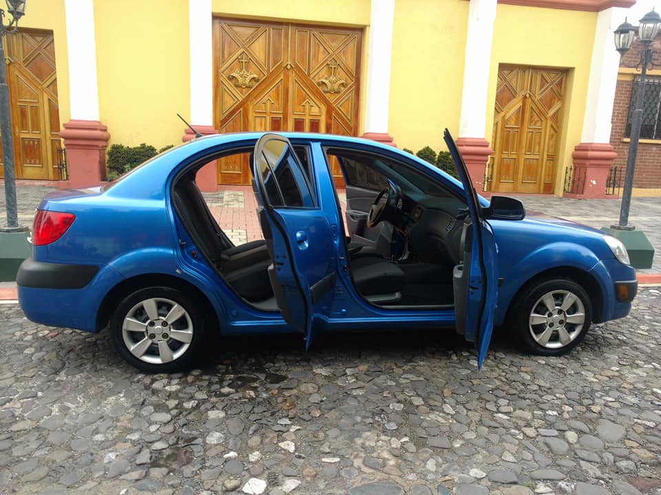 KIA RIO AUTOMÁTICO EN EXCELENTE ESTADO 1.6 BOLSAS ENTERO M/06 BIEN PRESENTABLE Q18,900 4454-9297.