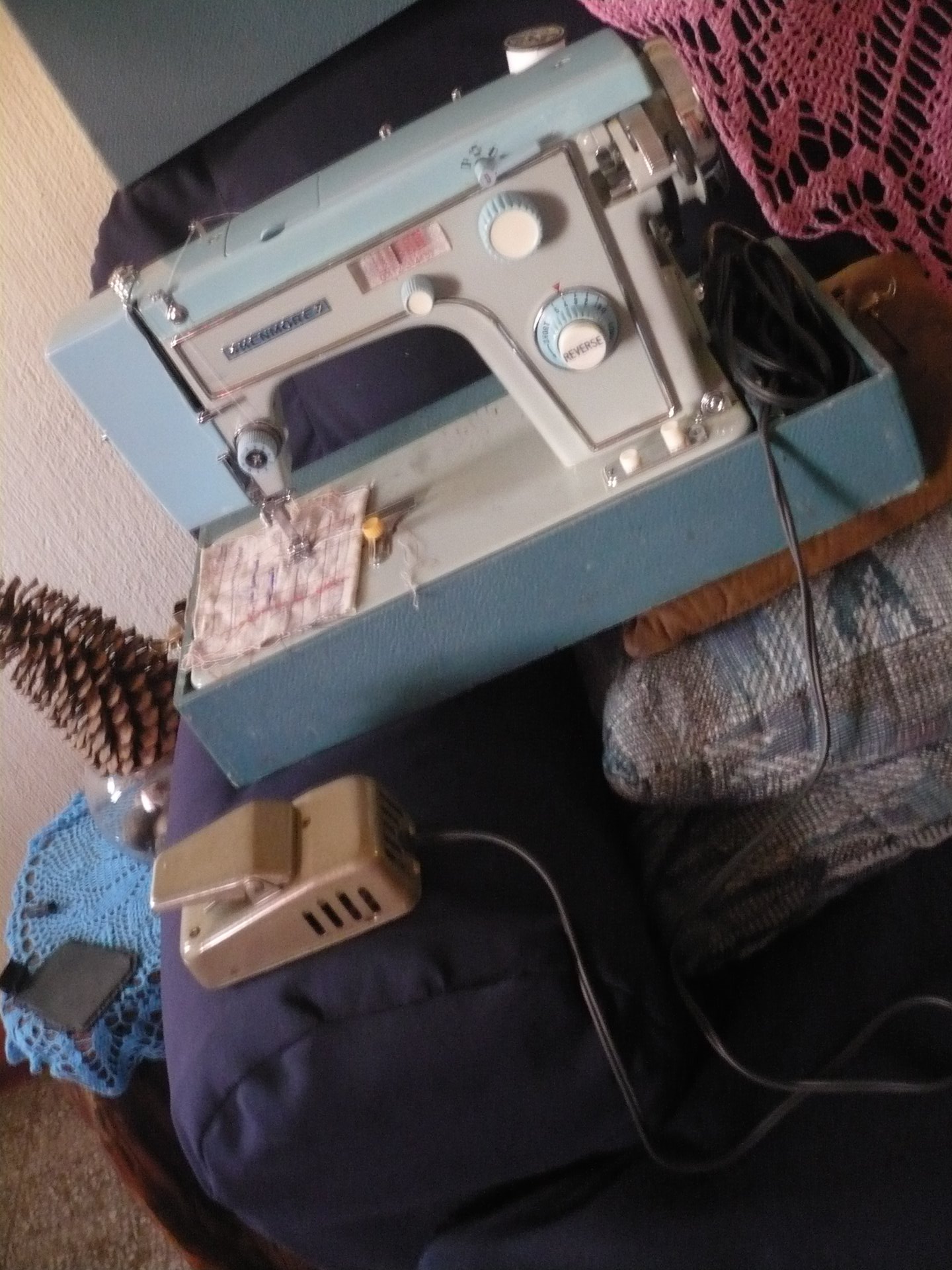 "CON EL PERMISO DE LOS ADMINISTRADORES" UNA VECINA SEÑORA ME ENCARGO PUBLICARLE UNA MÁQUINA DE COSER
