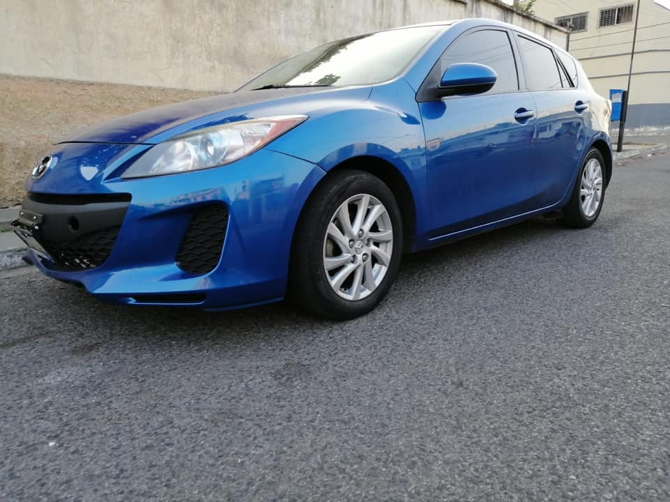 VENDO MAZDA HASHBACK 2012