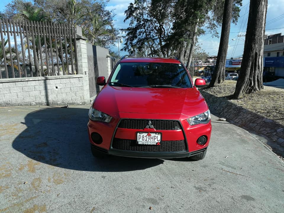 VENDO MITSUBISHI OUTLANDER 2010