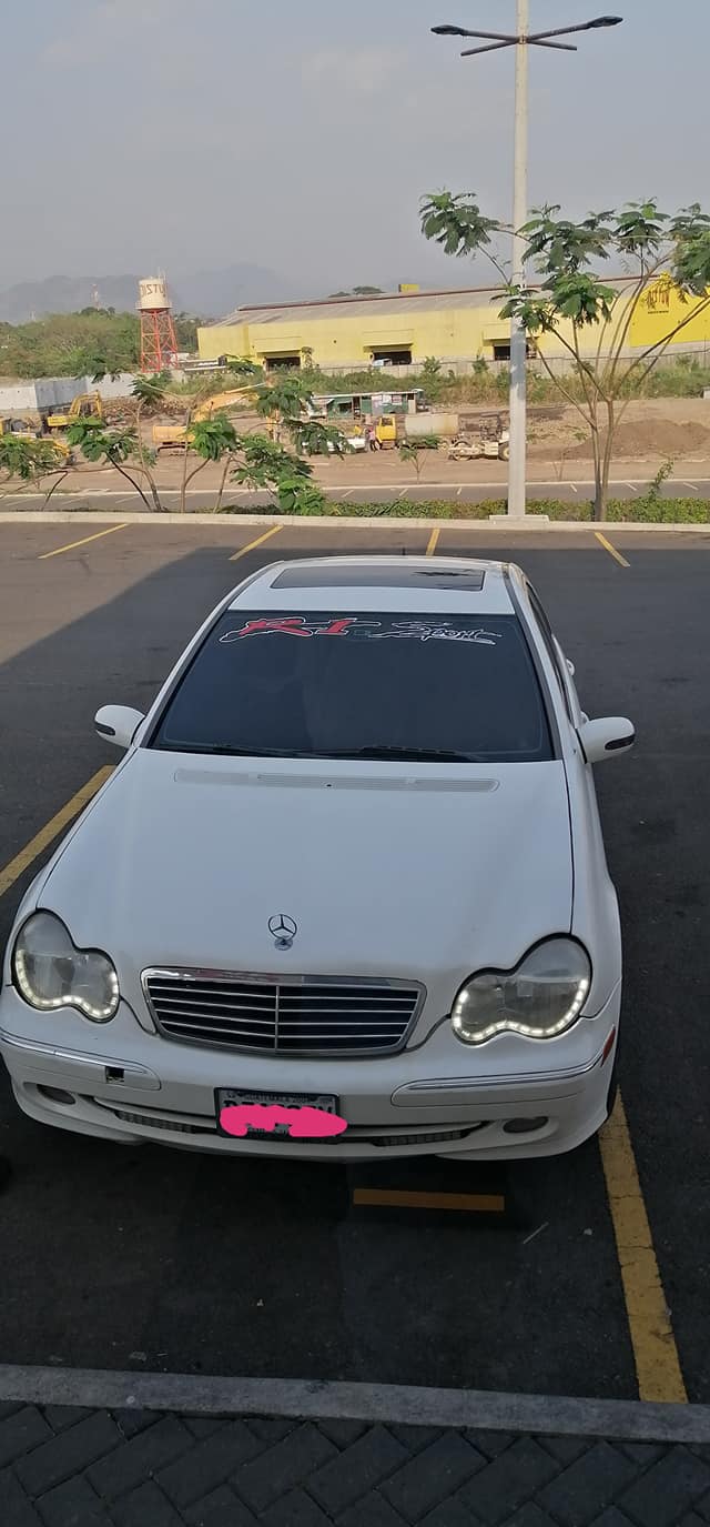 Vendo mercedes benz C320 recivo vehiculo de menor precio