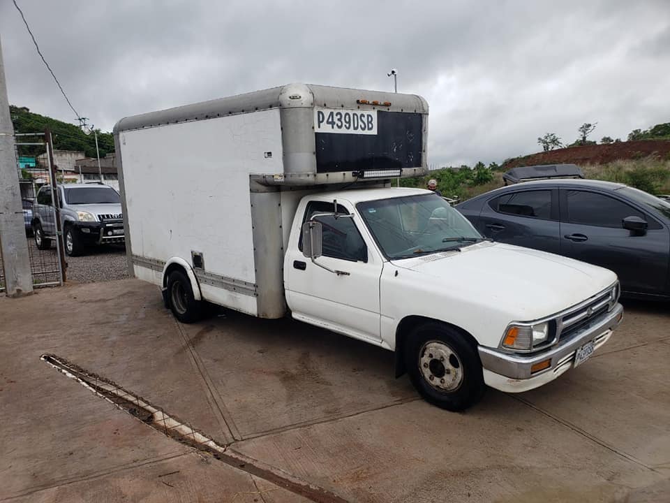 Toyota V6 1989 Furgon llanta cuacha