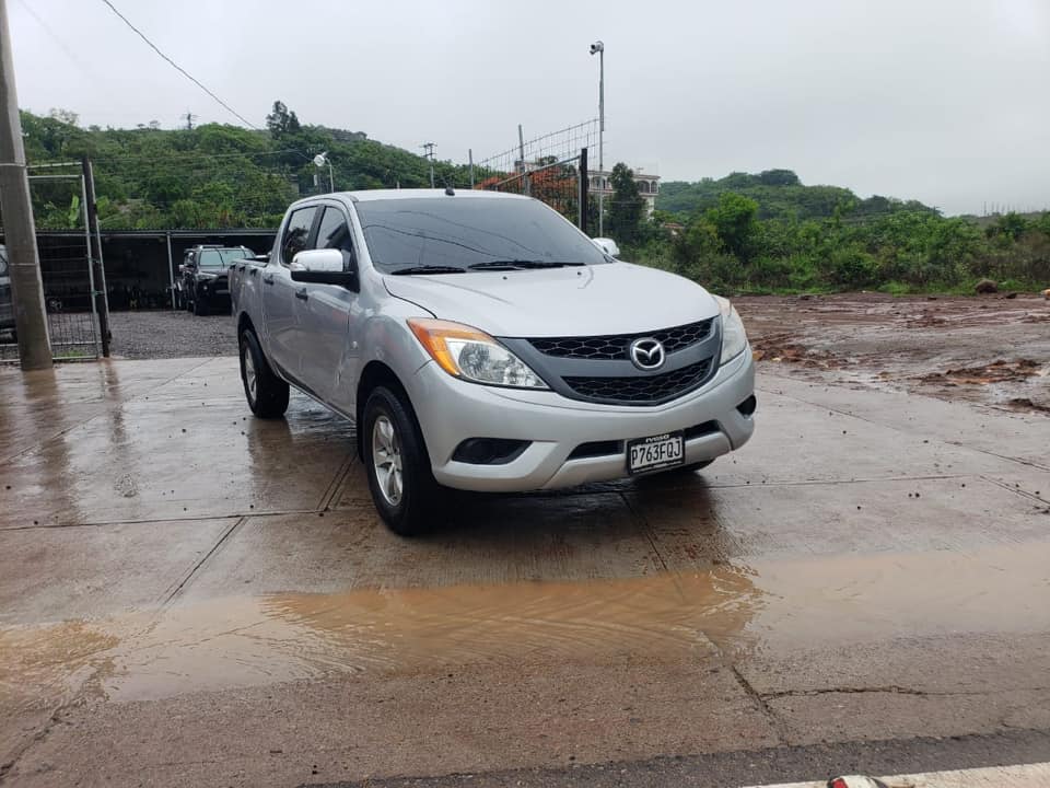 Vendo Lindo Mazda bt50 PRO 2014