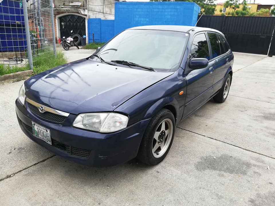 Mazda 323 de Agencia 1999, Mecanica, motor 1.6 de 4 cilindros, vidrios eléctricos, Retrovisores eléc