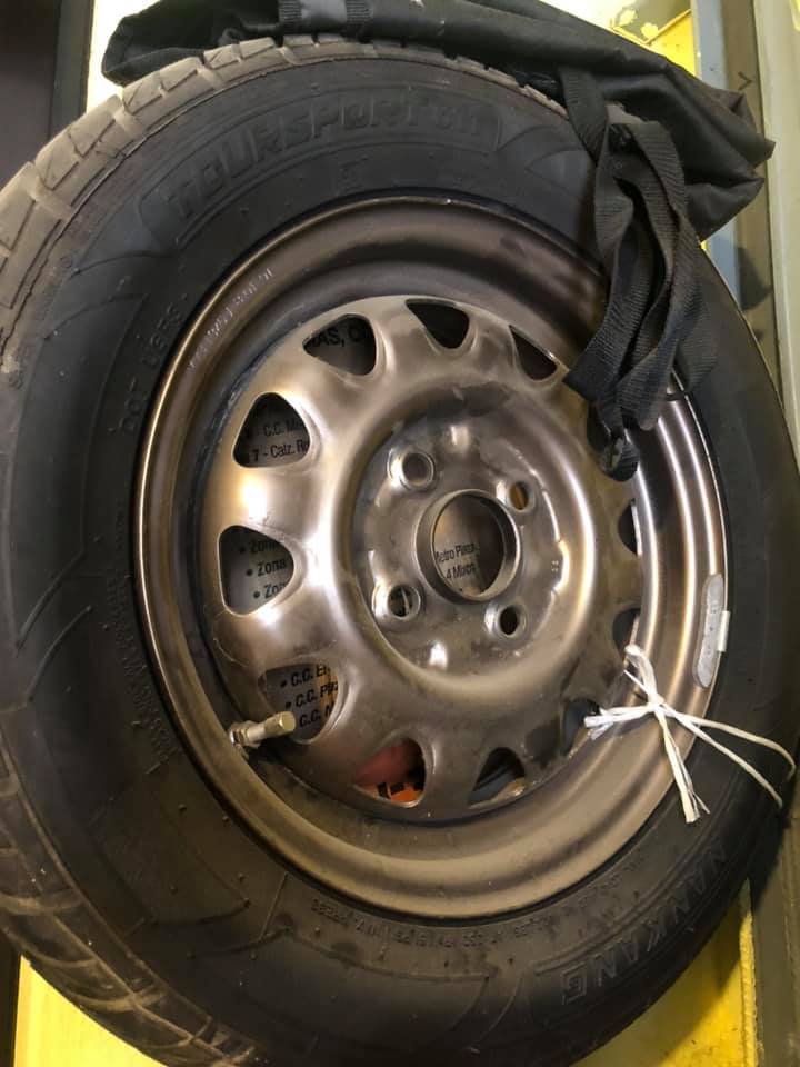 VENDO 4 LLANTAS RIN 13 185/60 con todo y churras 95% de vida !