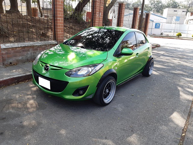Mazda 2 modelo 2,011 Mecanico Vidrios Electricos Reciente Ingreso Nitido