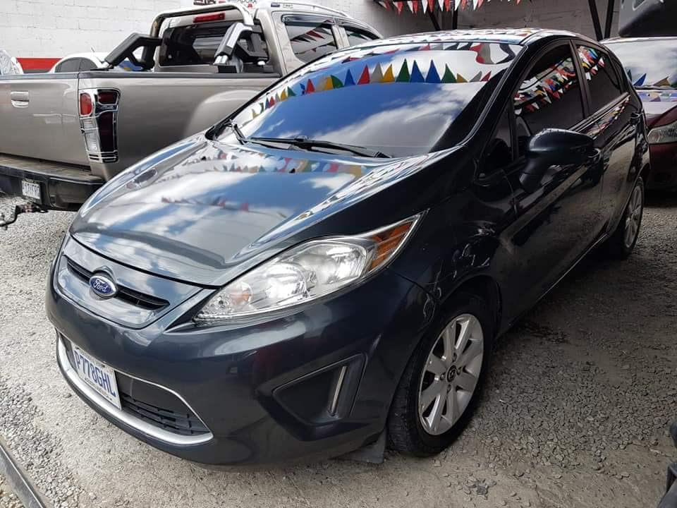 GANGA!!!!!FORD FIESTA AUTOMATICO MODELO 2011 AC FULL EQUIPO ALARMA SONROOF AROS DE MAGNECIOMOTOR 1.6