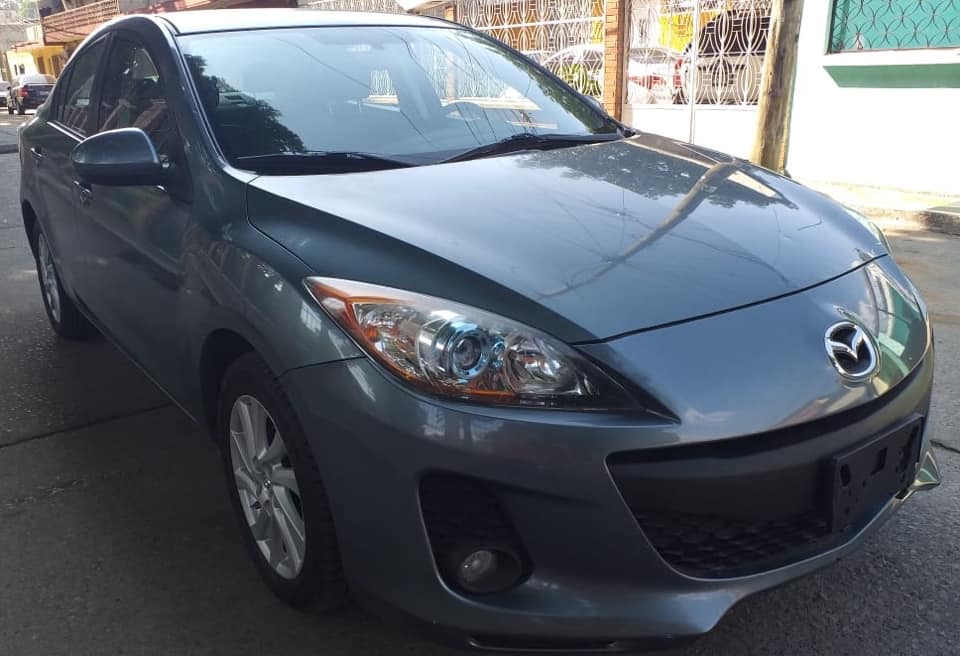 Mazda 3 2012 Mecánico Skyactive // Recibo Vehículo comercial