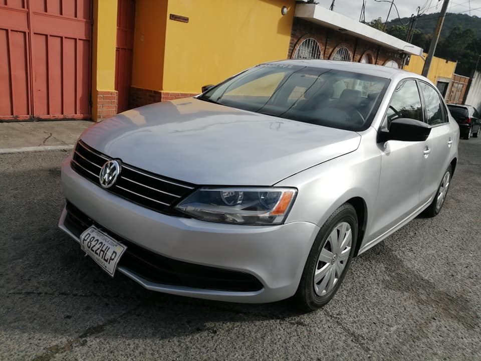 Remato volkswagen jetta modelo 2016 1.4cc Turbo super económico ideal para uber