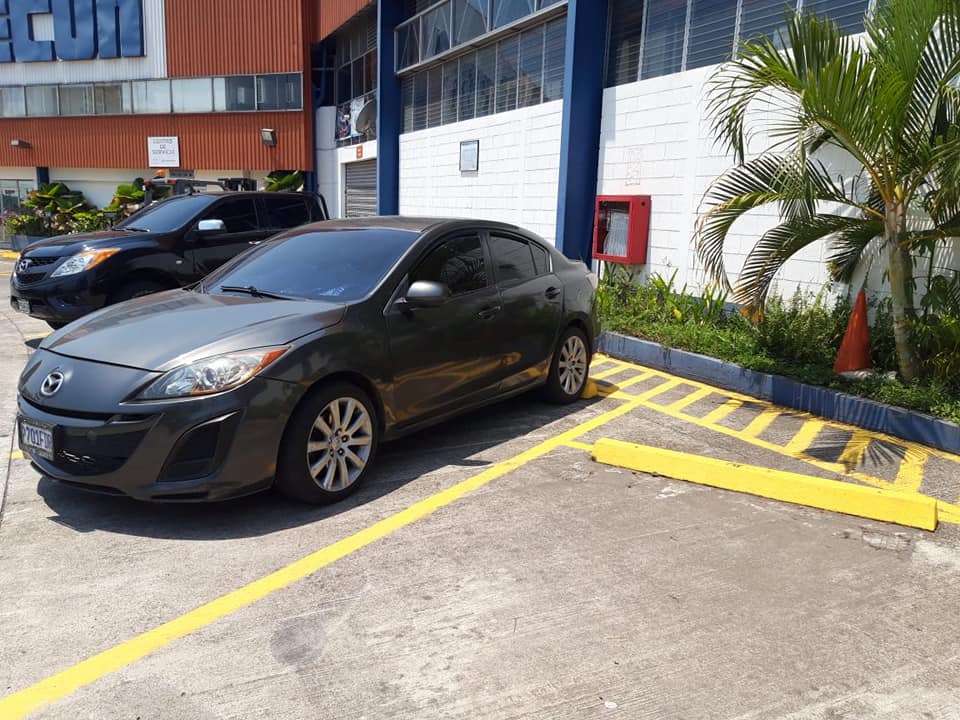 VENDO MAZDA 3 2010