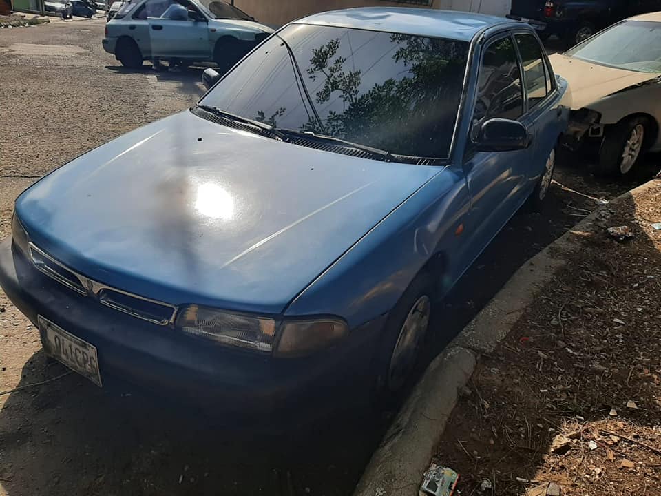 * vendo Mitsubishi mirage modelo 94 automático *