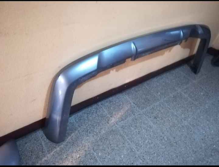 Vendo lips de fibra de vidrio para mazda protege del 99 al  2003.