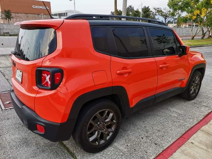 Renegade 4x2 full equipo nitida bien ajustada