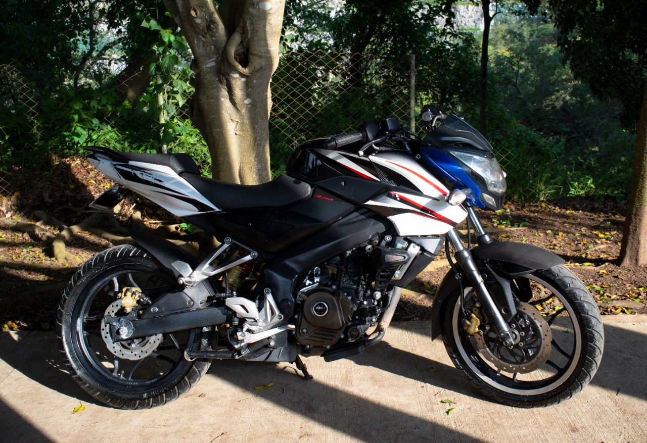 BAJAJ NS 200    2015