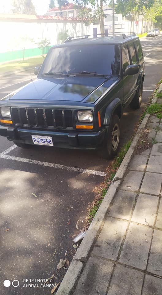 Remató Jeep cherokee SPORT 2000