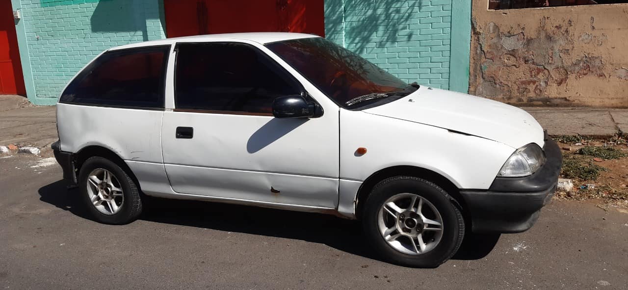 Suzuki swift 91 mecanico 3 cilindros 1,000 c.c. a toda prueba!! REMATO Q.  8,500