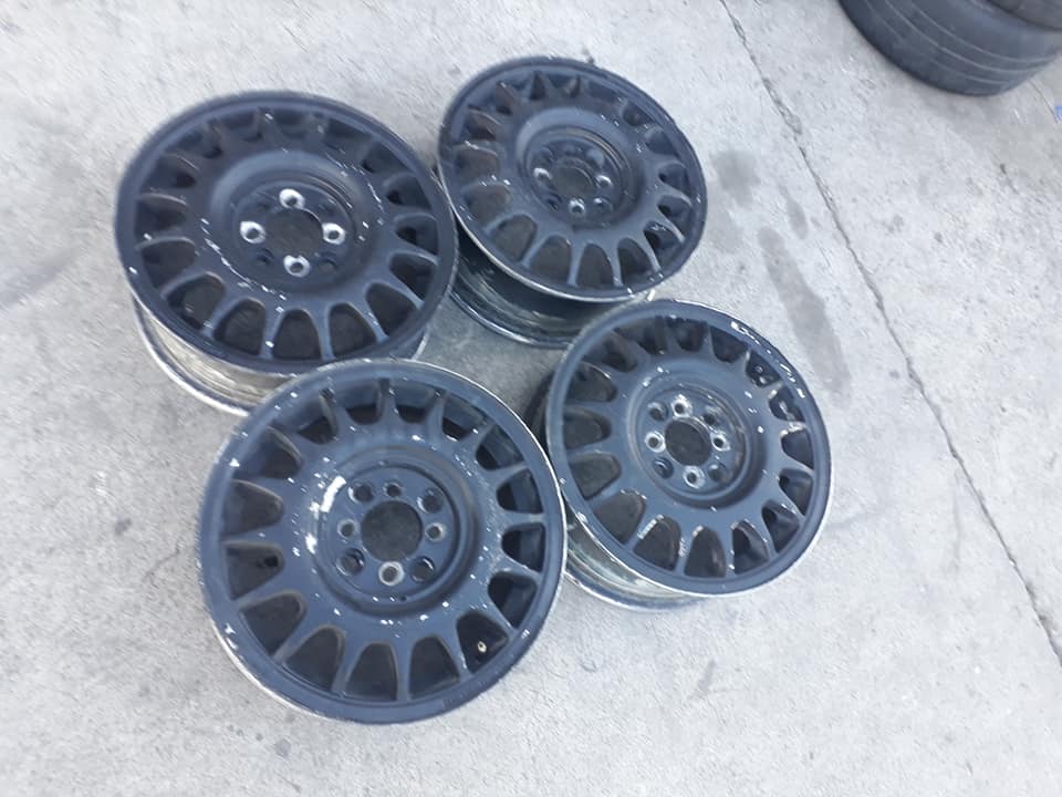 Vendo juego aros bonitos recibo churra 15 y rivete bonitos