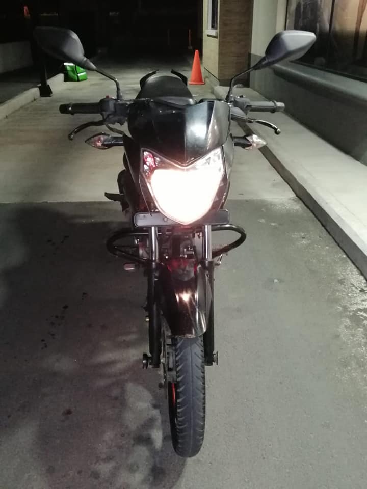 Se vende motocicleta bonita polsar 135..MODELO 2018 URGE VENDER POR MOTIVOS D VIAJE
PRECIO.. 8.500.