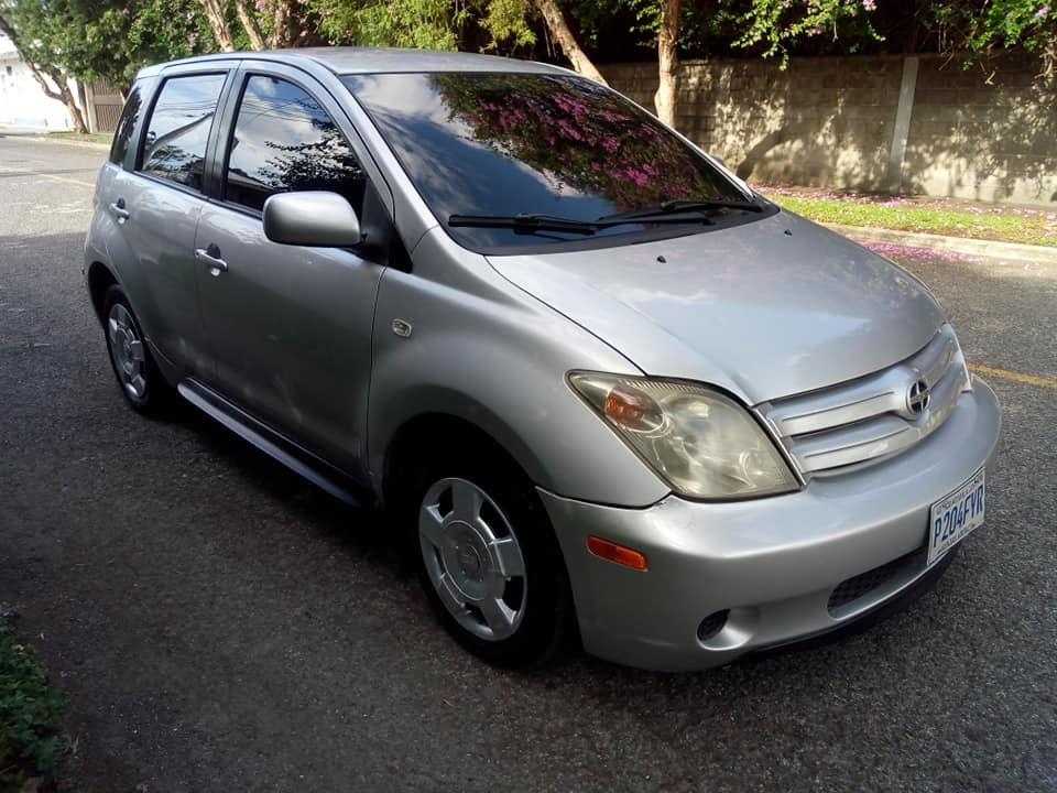 BONITO Y BIEN CUIDADO TOYOTA SCION*2005*AUTOMÁTICO FULL EQUIPO A/C BOLSAS NITIDO*Q24,900*4454-9297