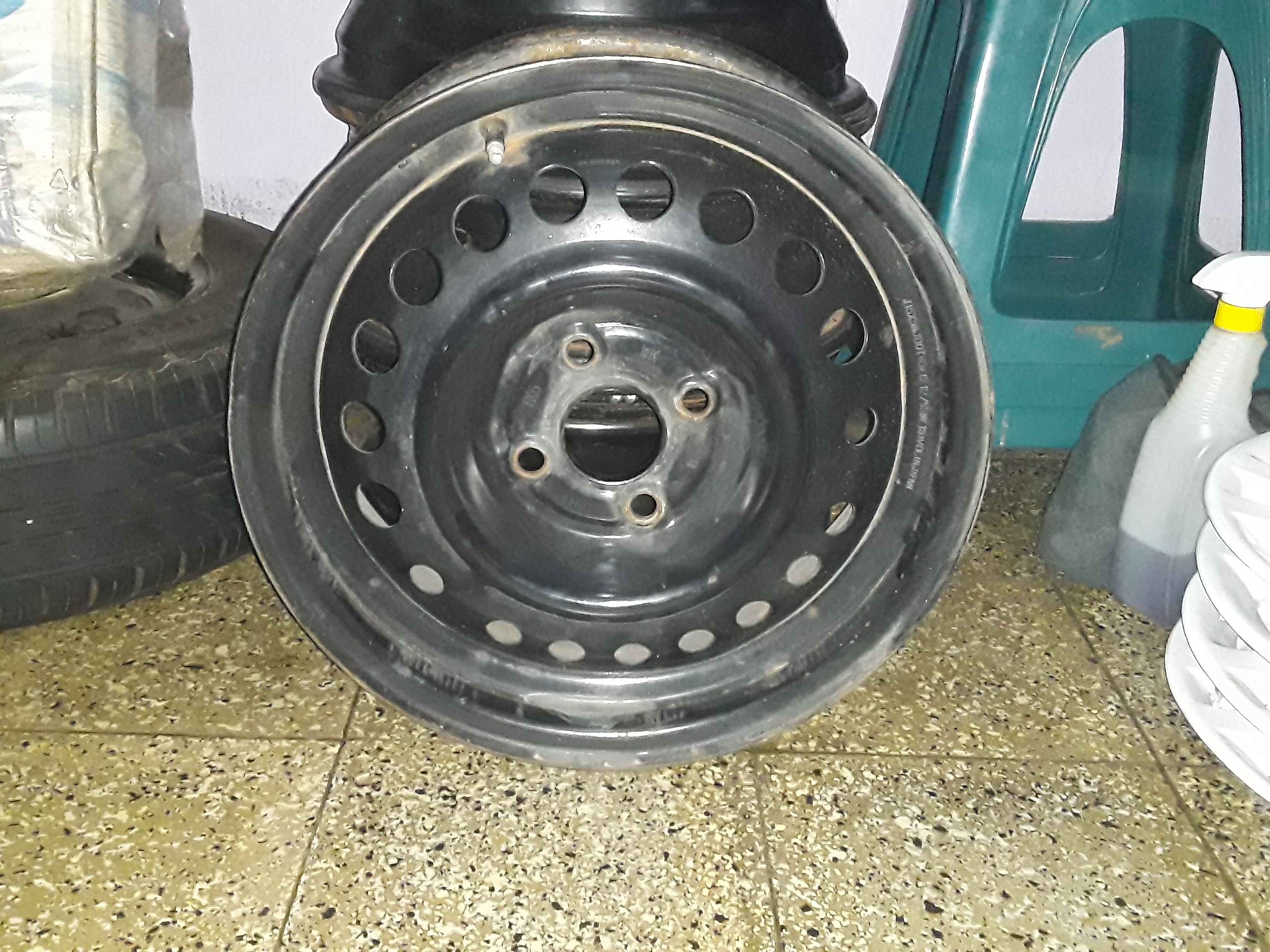 Vendo juego de aros rin 15 son los 4 están nítidos medidas 4x100 r 15