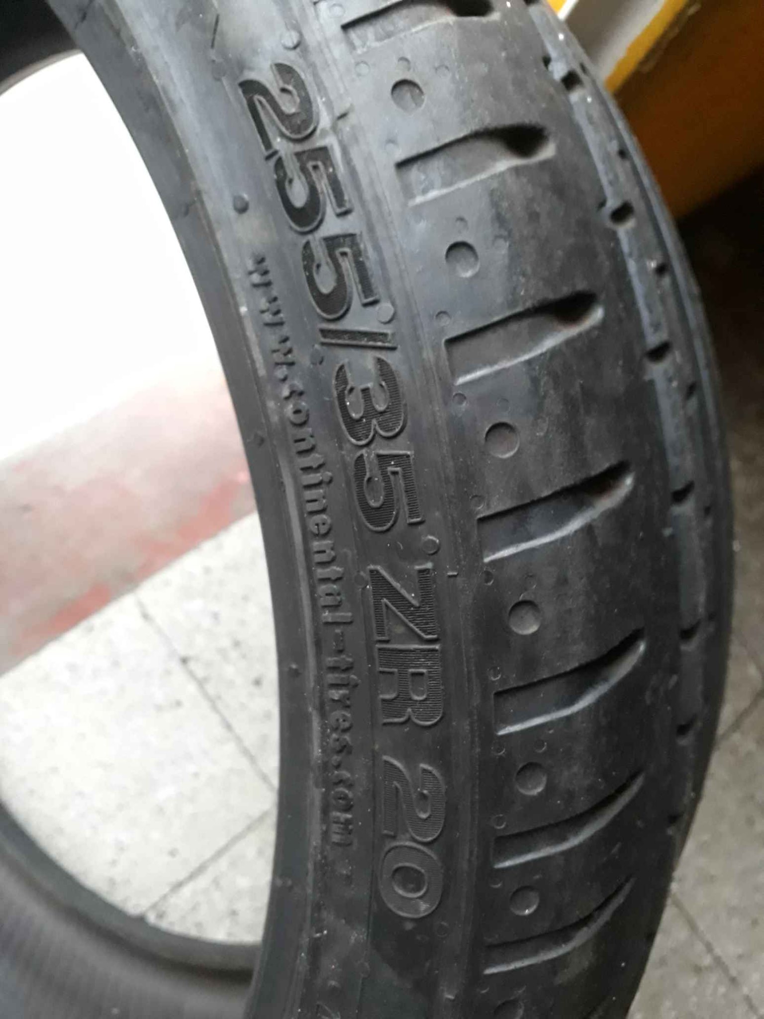 Llanta 255 35 r20 continental