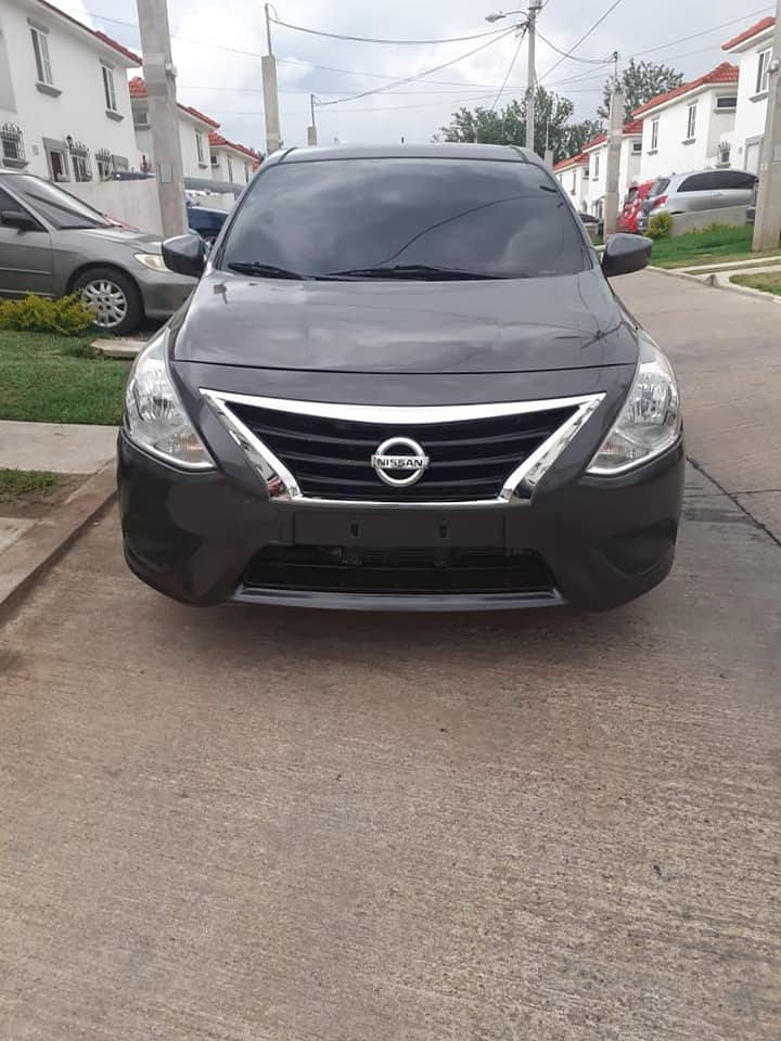 Nissan Versa SV 2015