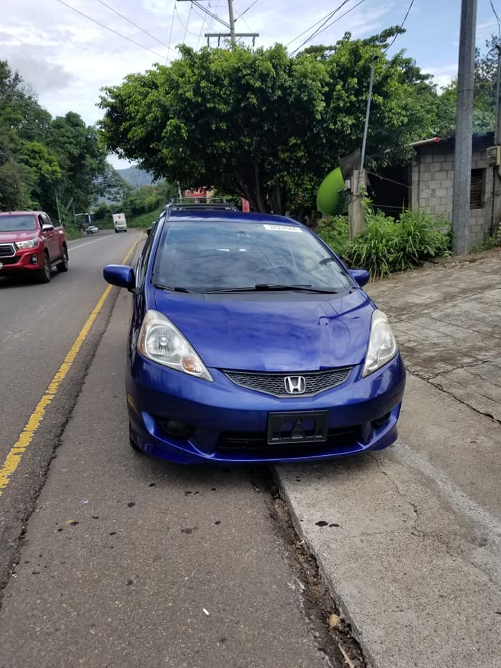 Vendo o Cambio Honda Fit 2009 Sport Mecanico, reciente ingreso, excelente estado