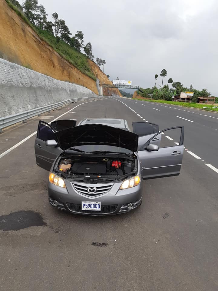 Vendo hermoso Mazda mecanico 2005