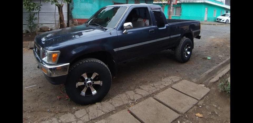 Toyota  3.0 EFI Mecanico  4x4  timon hidraulico modelo 91  Q.60,000
 4x4
 Nitido...