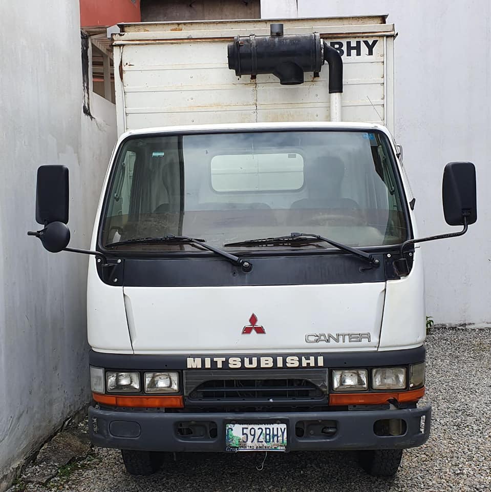 Camión MITSUBISHI