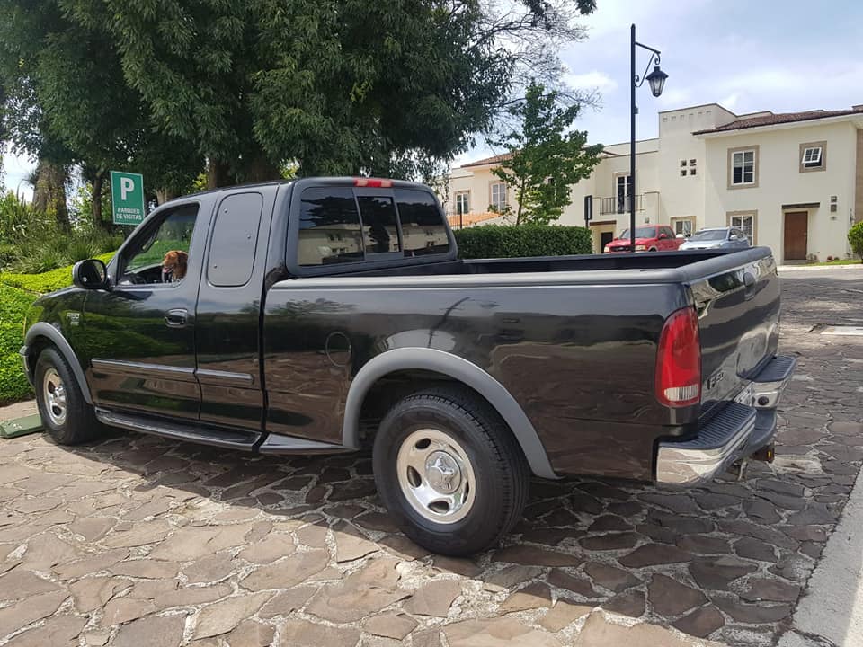 Pickup Truck Ford f150 2001 v8