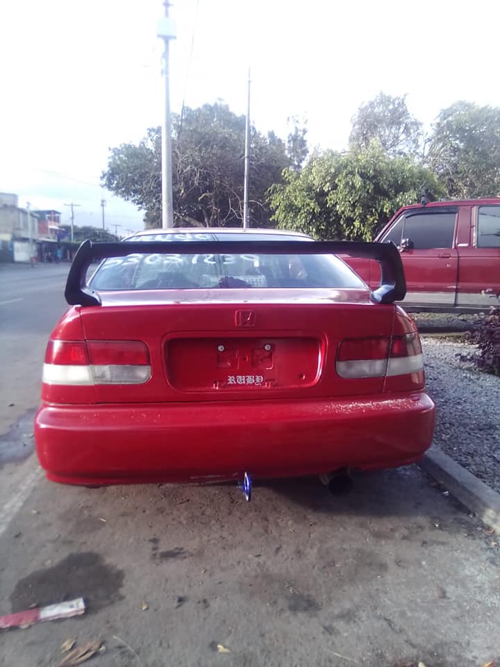 Aquí le dejo una fotito del civic 98 coupe vtec 17000