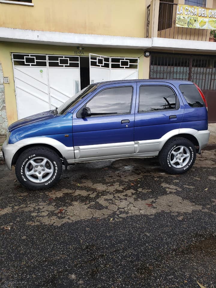 Daihatsu terios (Toyota) de agencia motor 1.3 mecánico 4x4 modelo 2005 llamar al 59062244
