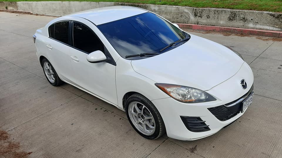 Mazda 3i tip tronic modelo 10 tel 52510797