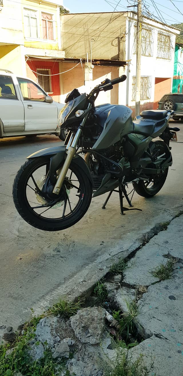 Cambio moto por carro y doy ribete