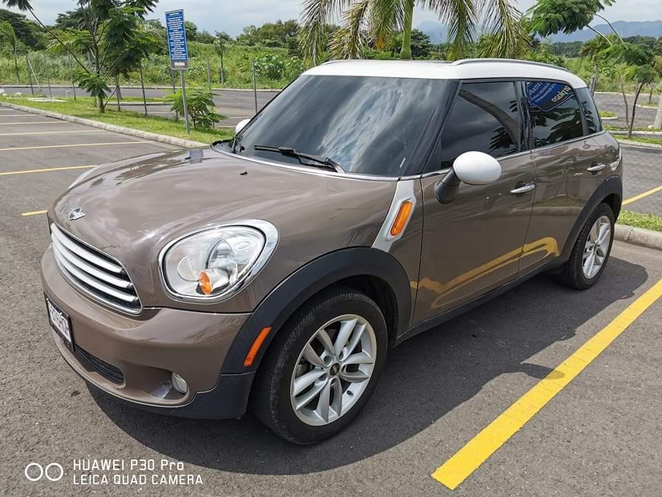 Vendo
 Minicooper country 2013  recién ingresado
 Mecánico 6 velocidades + retro...
