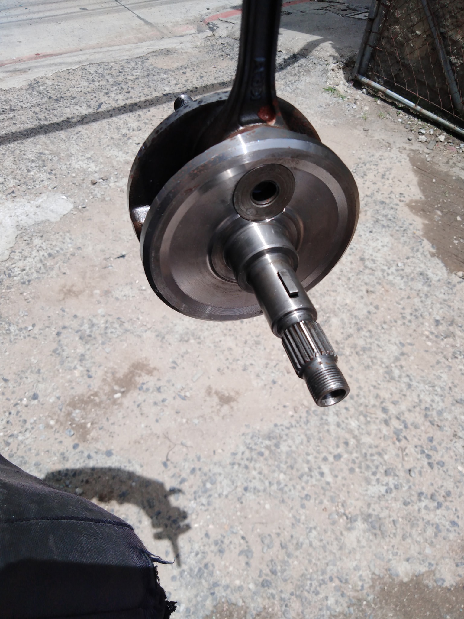 Vendo cigüeñal para una hunk invicta únicor hero daum 150cc esta solo para ponerlo poc negociable