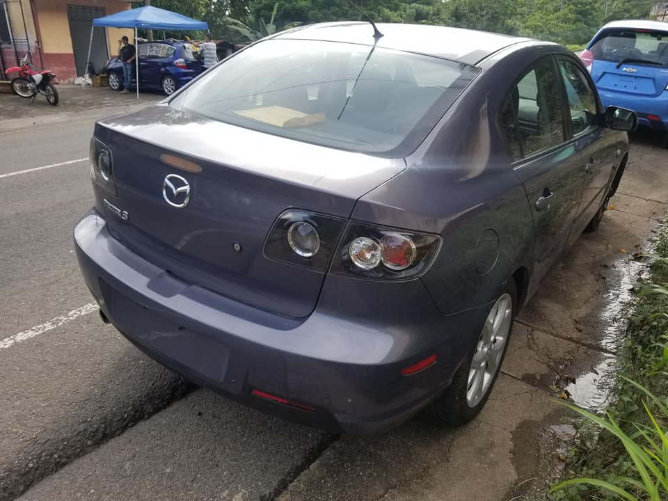 Vendo o Cambio Mazda 3i sport M/2009 Mecanico, recién ingresado