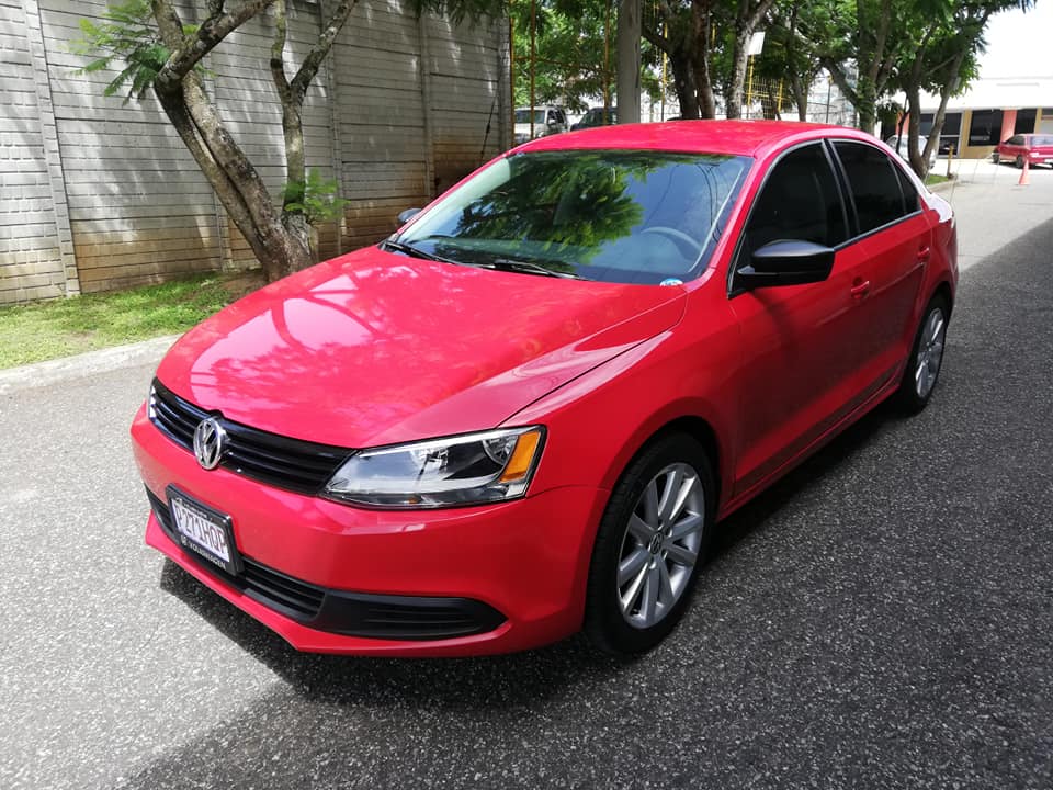 Vw Jetta 2013, motor 2.0 de 4 Cilindros Gasolina, Vidrios Eléctricos, Retrovisores eléctricos, Cerra