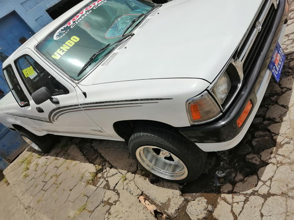 Vendo 22r extracab  modelo 89 nítido cero picaduras tapicería nítida llantas nuevas a toda prueba