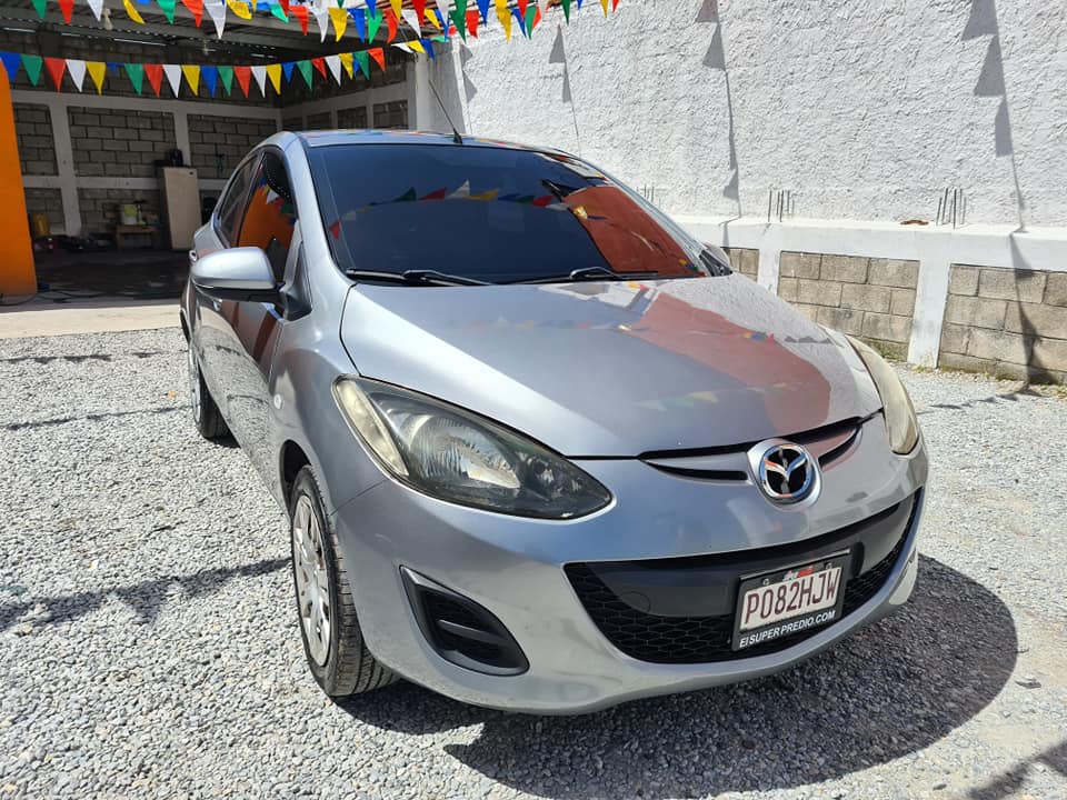 Mazda 2  2013 Automatico