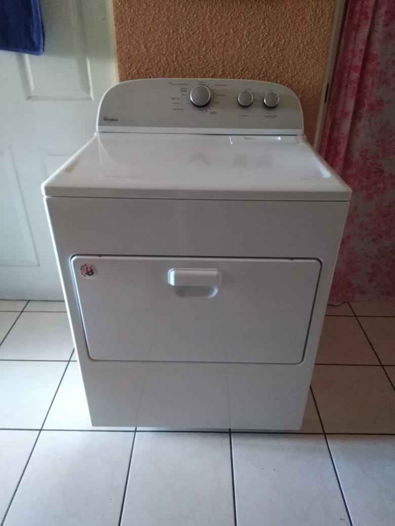VENDO SECADORA NUEVA MARCA  WHIRLPOOL.