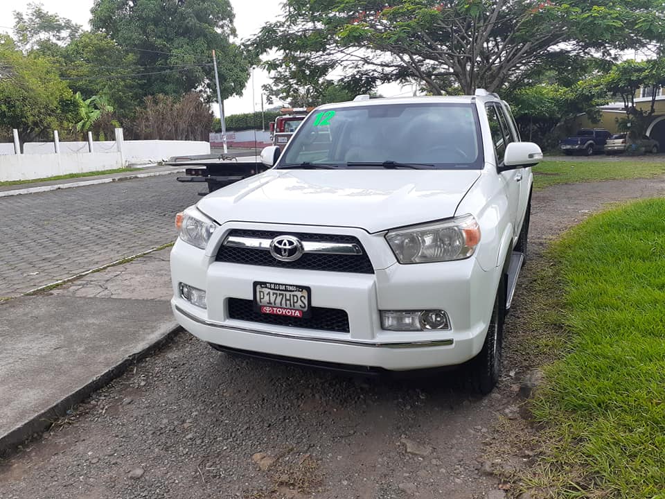 Vendo linda camioneta Runner modelo 2012