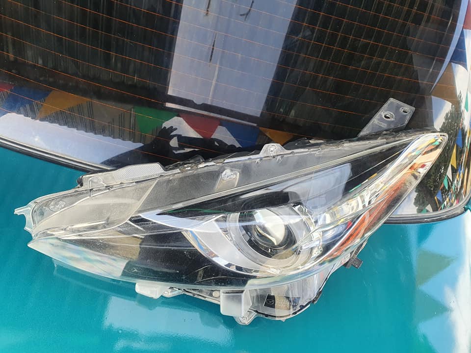 Q1,700  MAZDA 3 GRAND TOURING SILVIN DELANTERO IZQUIERDO   LADO CHOFER.
14 al 16 BHN3-51030 XENON