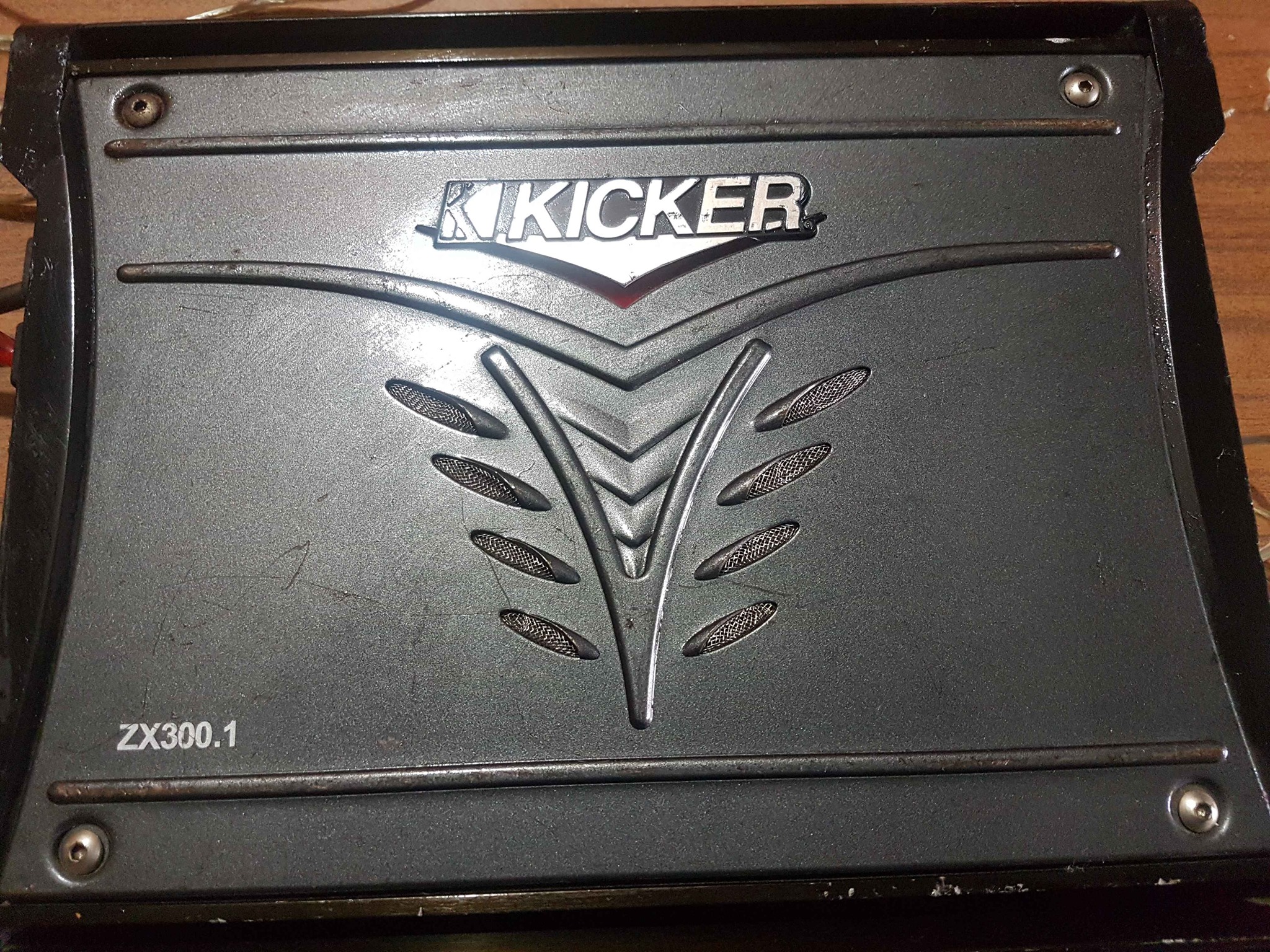 Amplificador kicker zx 300.1 monoblock