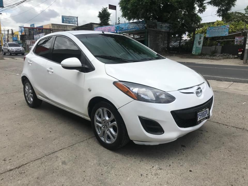 Mazda 2 2012