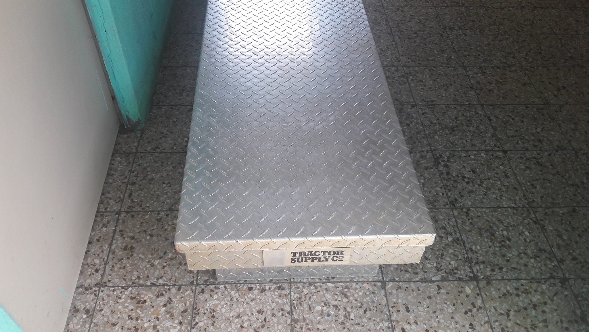 Vendo caja de herramientas delta para pickups 22r tacoma nissan frontier 47904553